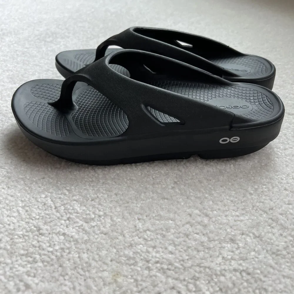 OOFOS OOlala Flip Flop Sandal Womens 8 Black Rubber Casual Recovery Thongs New